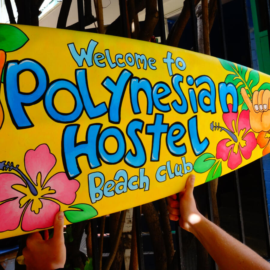 Hawaii hostel sign